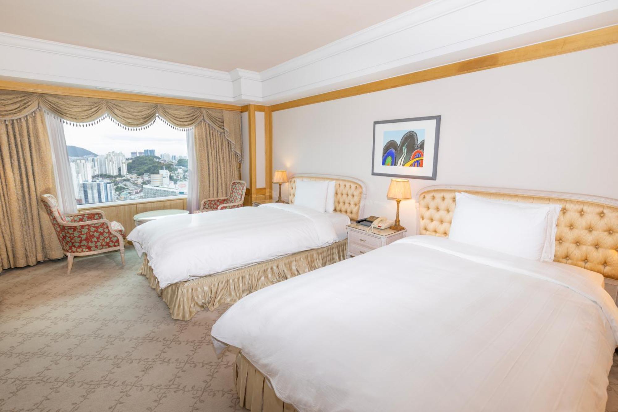 Premier Suite mit Zweibettzimmer und Zugang zum Swimmingpool für 2